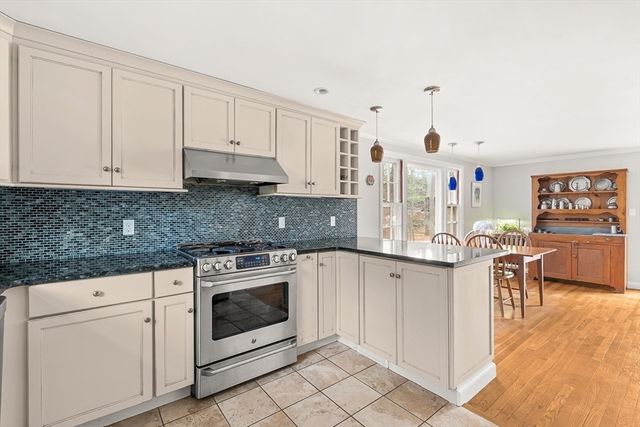 11 Springdale, Wellesley, MA 02481