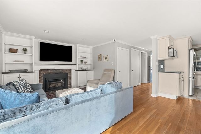 11 Springdale, Wellesley, MA 02481