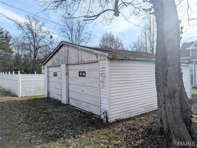 1011 E Main Street, Greenville, IL 62246