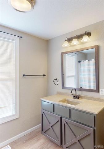 1011 E Main Street, Greenville, IL 62246