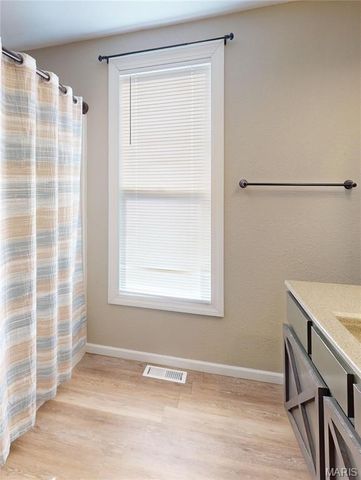 1011 E Main Street, Greenville, IL 62246