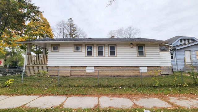 3733 W Fairmount AVENUE, Milwaukee, WI 53209