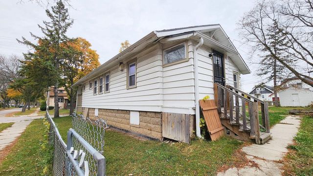 3733 W Fairmount AVENUE, Milwaukee, WI 53209