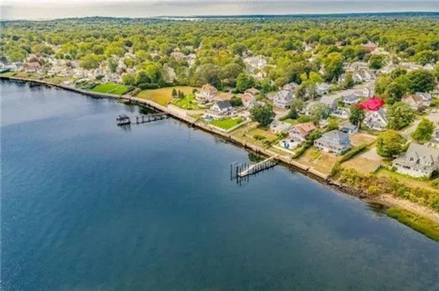 35 Bellman Avenue, Warwick, RI 02886