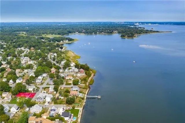 35 Bellman Avenue, Warwick, RI 02886