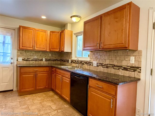 8912 Ardel Drive, Sterling Heights, MI 48314