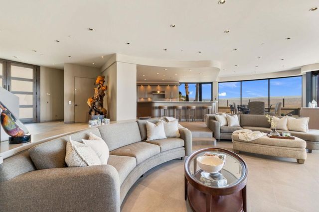 2400 Southridge Drive, Palm Springs, CA 92264