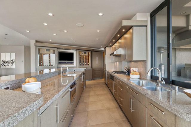 2400 Southridge Drive, Palm Springs, CA 92264