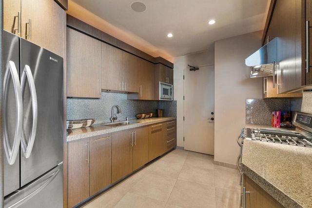 2400 Southridge Drive, Palm Springs, CA 92264