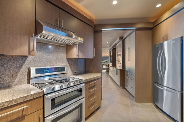 2400 Southridge Drive, Palm Springs, CA 92264