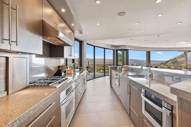 2400 Southridge Drive, Palm Springs, CA 92264