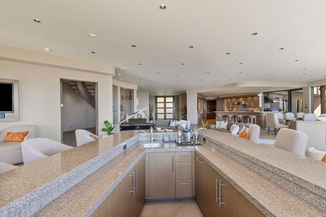 2400 Southridge Drive, Palm Springs, CA 92264