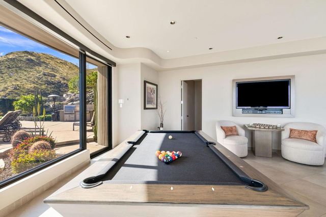 2400 Southridge Drive, Palm Springs, CA 92264