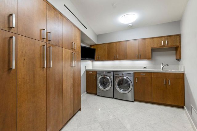 2400 Southridge Drive, Palm Springs, CA 92264