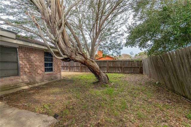 5330 Crossridge Dr, Corpus Christi, TX 78413