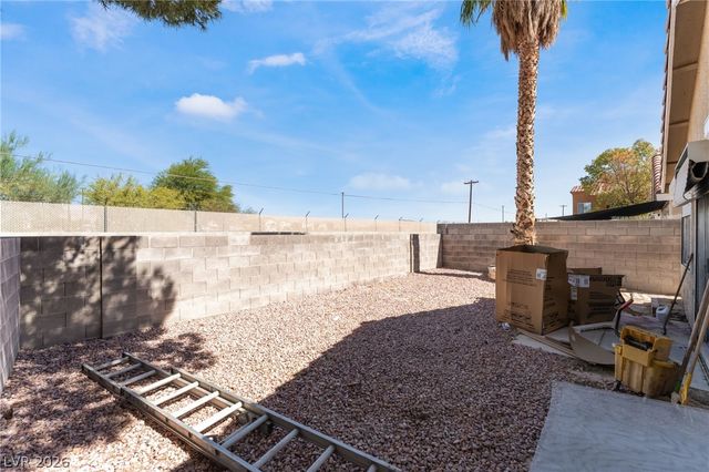 5320 Warhawk Avenue, Las Vegas, NV 89115