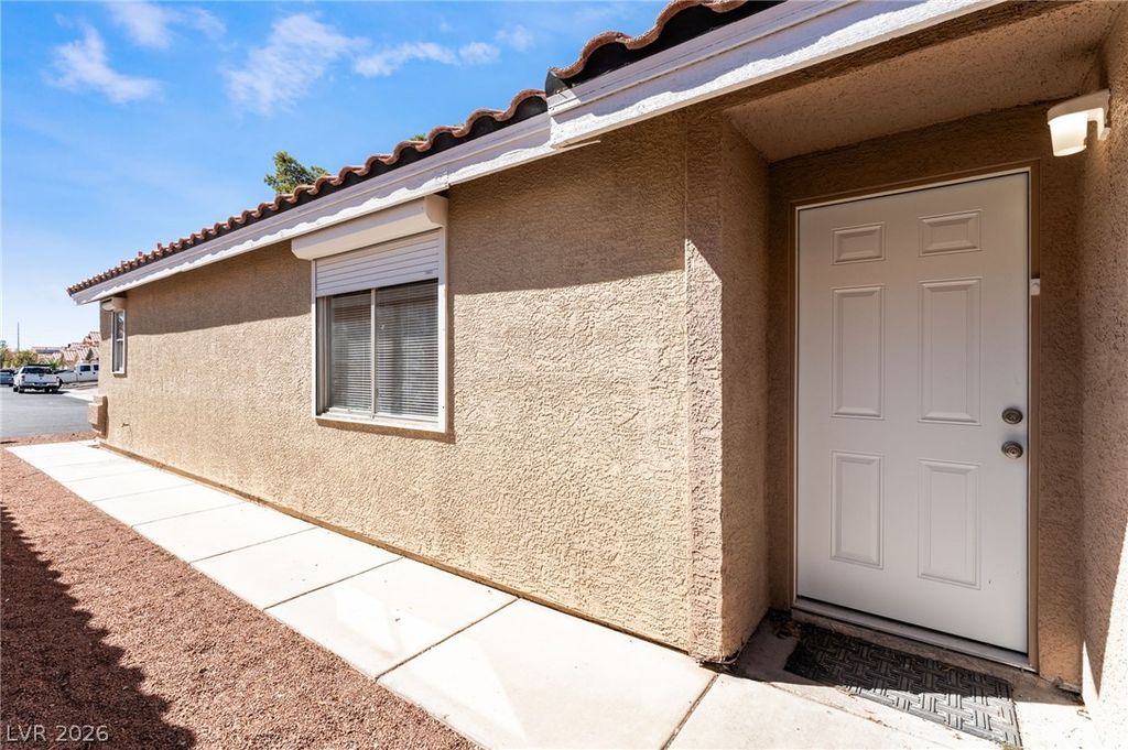 5320 Warhawk Avenue, Las Vegas, NV 89115 — photo 4