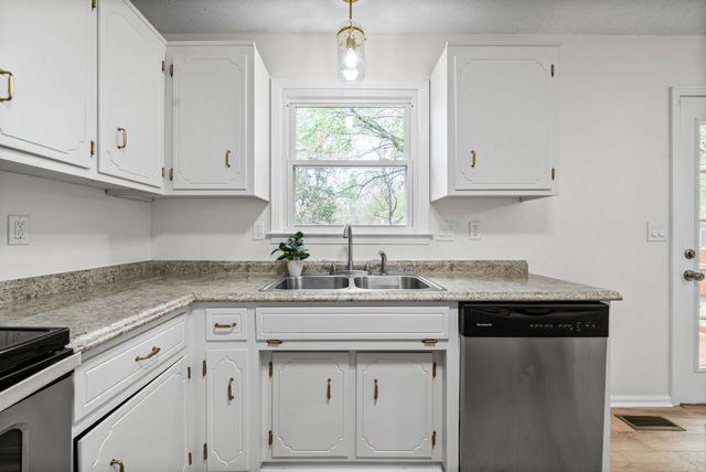 1189 Woodbridge Dr, Clarksville, TN 37042