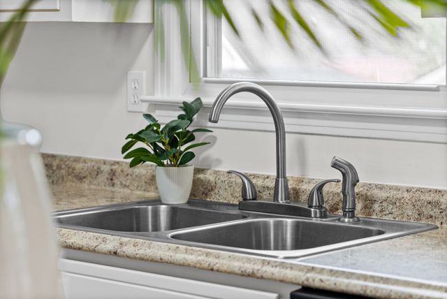 1189 Woodbridge Dr, Clarksville, TN 37042