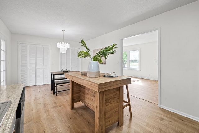 1189 Woodbridge Dr, Clarksville, TN 37042