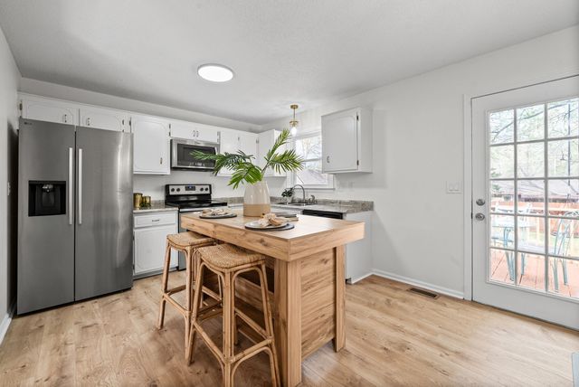 1189 Woodbridge Dr, Clarksville, TN 37042