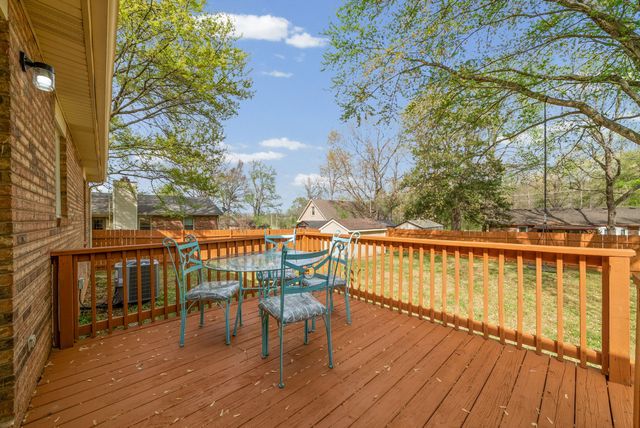 1189 Woodbridge Dr, Clarksville, TN 37042