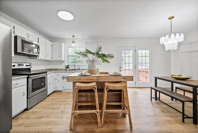 1189 Woodbridge Dr, Clarksville, TN 37042