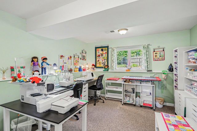 1907 W Packard Drive, Saginaw, MI 48638
