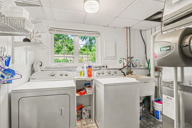 1907 W Packard Drive, Saginaw, MI 48638
