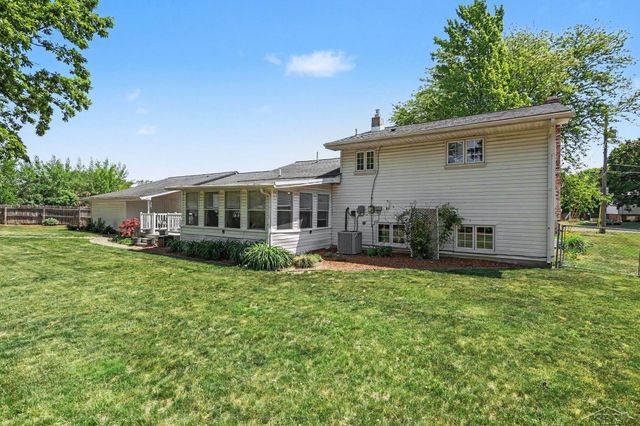 1907 W Packard Drive, Saginaw, MI 48638