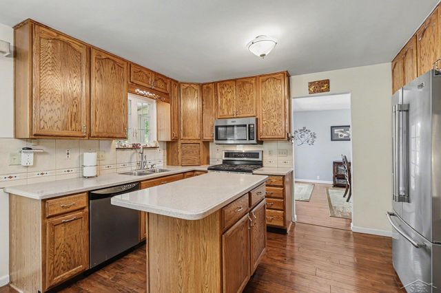1907 W Packard Drive, Saginaw, MI 48638