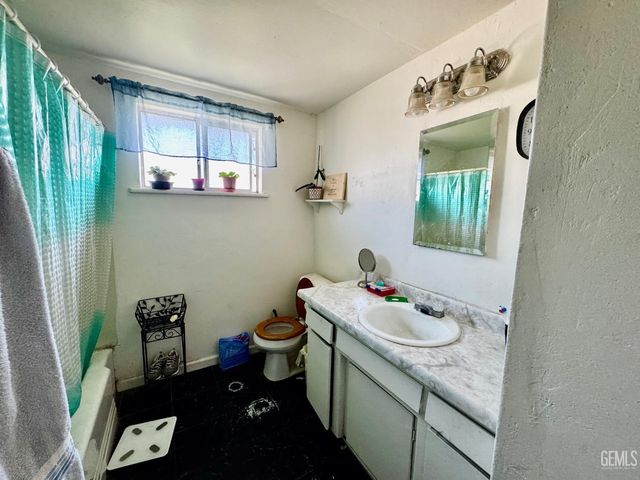 2901 Wenatchee Avenue, Bakersfield, CA 93306