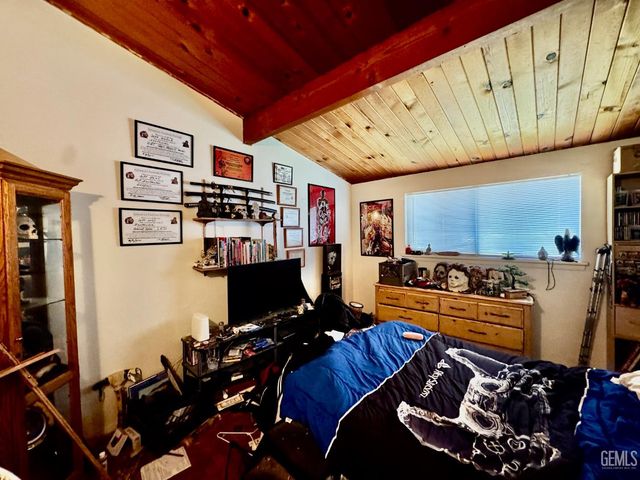 2901 Wenatchee Avenue, Bakersfield, CA 93306