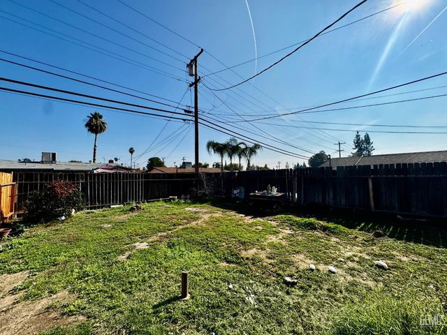 2901 Wenatchee Avenue, Bakersfield, CA 93306