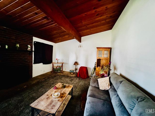 2901 Wenatchee Avenue, Bakersfield, CA 93306