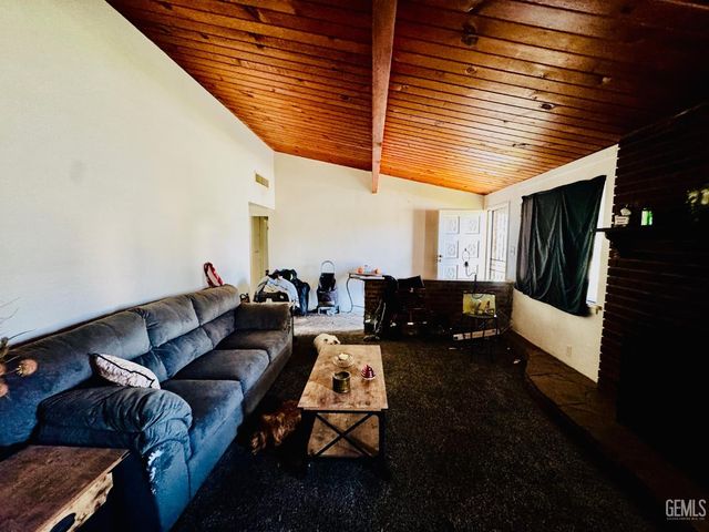 2901 Wenatchee Avenue, Bakersfield, CA 93306