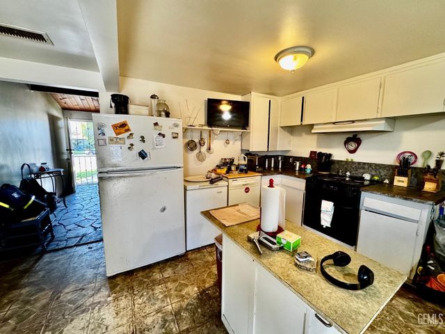 2901 Wenatchee Avenue, Bakersfield, CA 93306