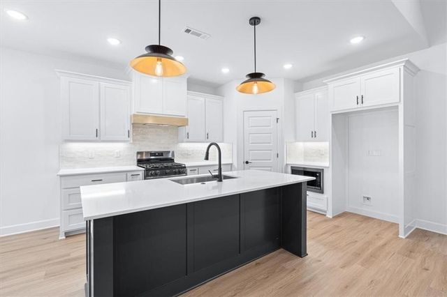 6904 SW Basswood Avenue, Bentonville, AR 72713