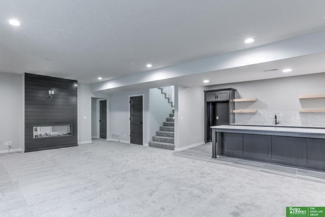 19513 Ellison Avenue, Elkhorn, NE 68022