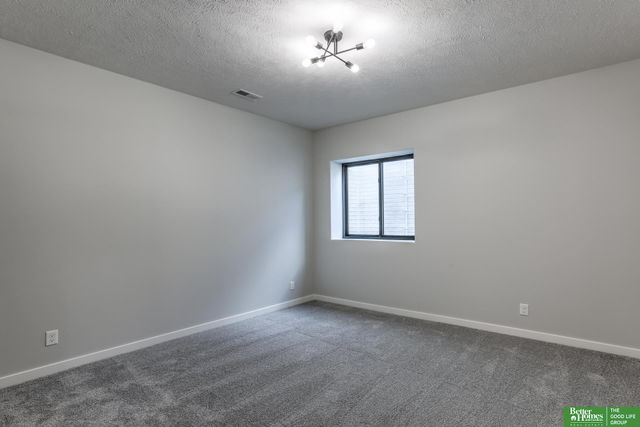 19513 Ellison Avenue, Elkhorn, NE 68022