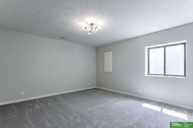 19513 Ellison Avenue, Elkhorn, NE 68022