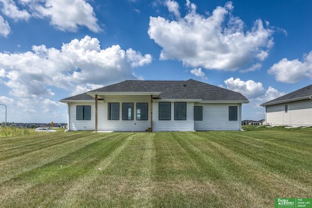 19513 Ellison Avenue, Elkhorn, NE 68022