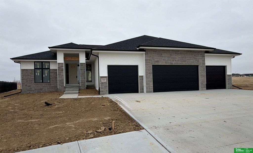 19513 Ellison Avenue, Elkhorn, NE 68022