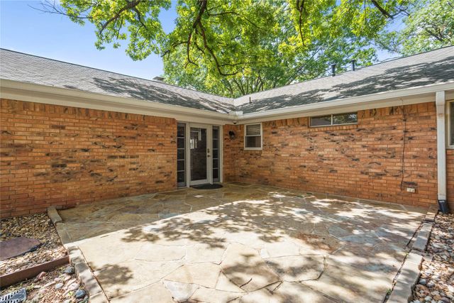 409 Summit Ridge Drive, Euless, TX 76039