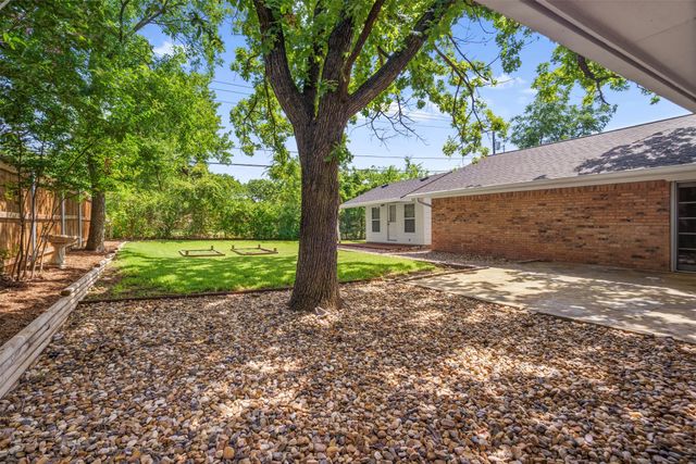 409 Summit Ridge Drive, Euless, TX 76039
