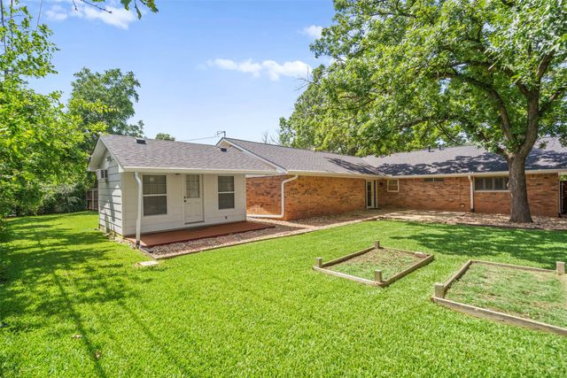 409 Summit Ridge Drive, Euless, TX 76039