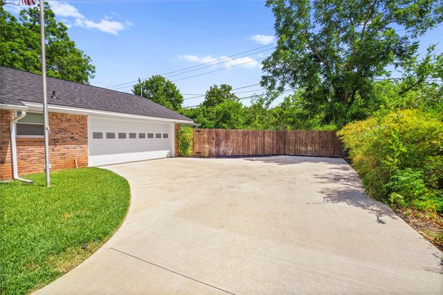 409 Summit Ridge Drive, Euless, TX 76039