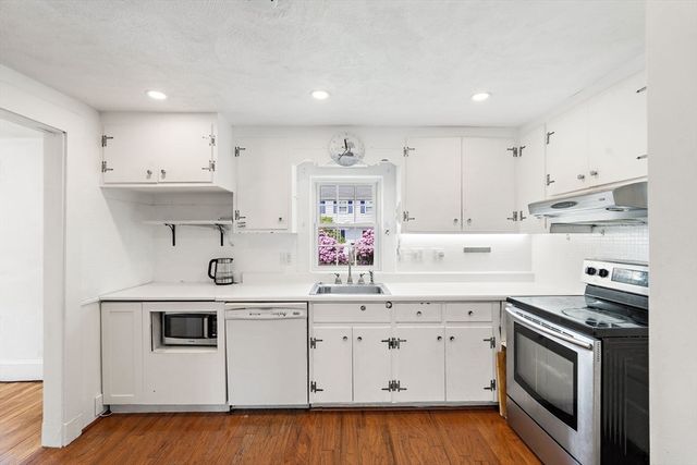 74 Galen St, Waltham, MA 02451