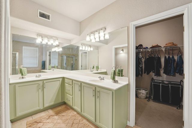 1048 Sanders, Kyle, TX 78640