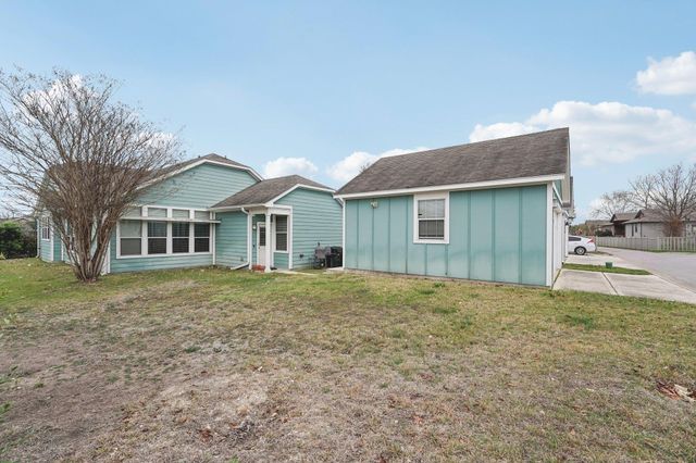 1048 Sanders, Kyle, TX 78640